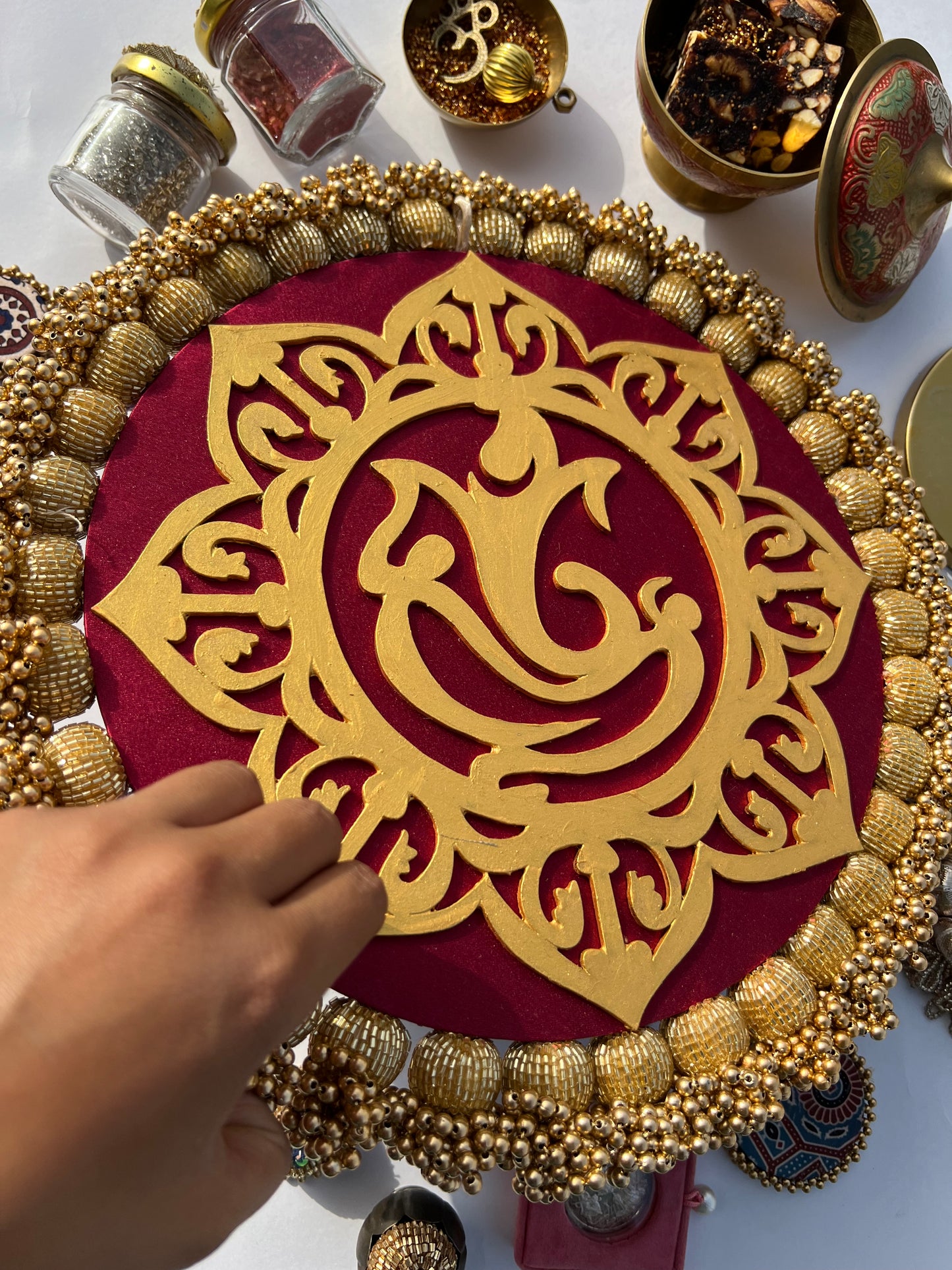 Blossom Ganesh Pallet: Solid Maroon + Kamal Bandhej