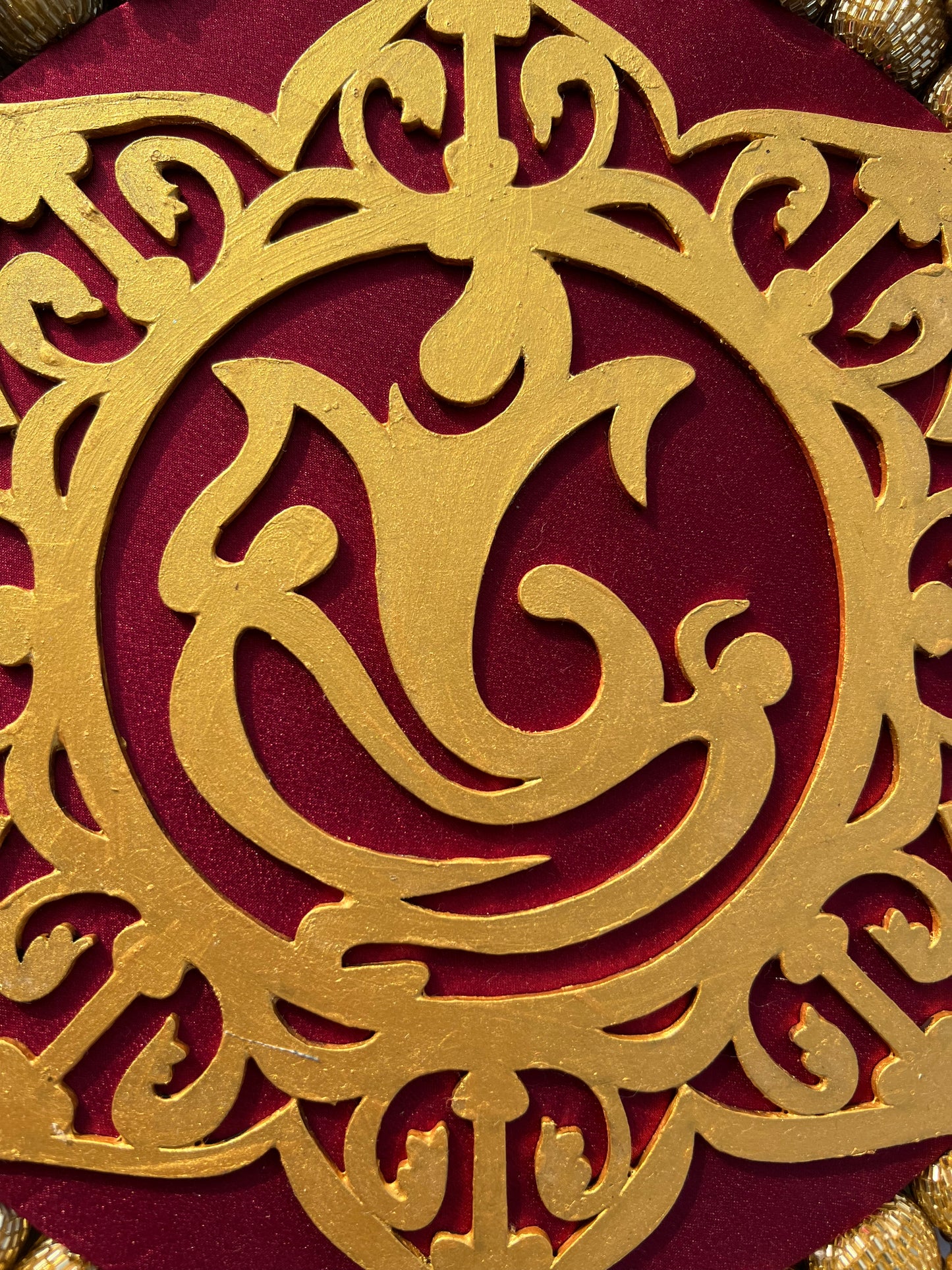 Blossom Ganesh Pallet: Solid Maroon + Kamal Bandhej