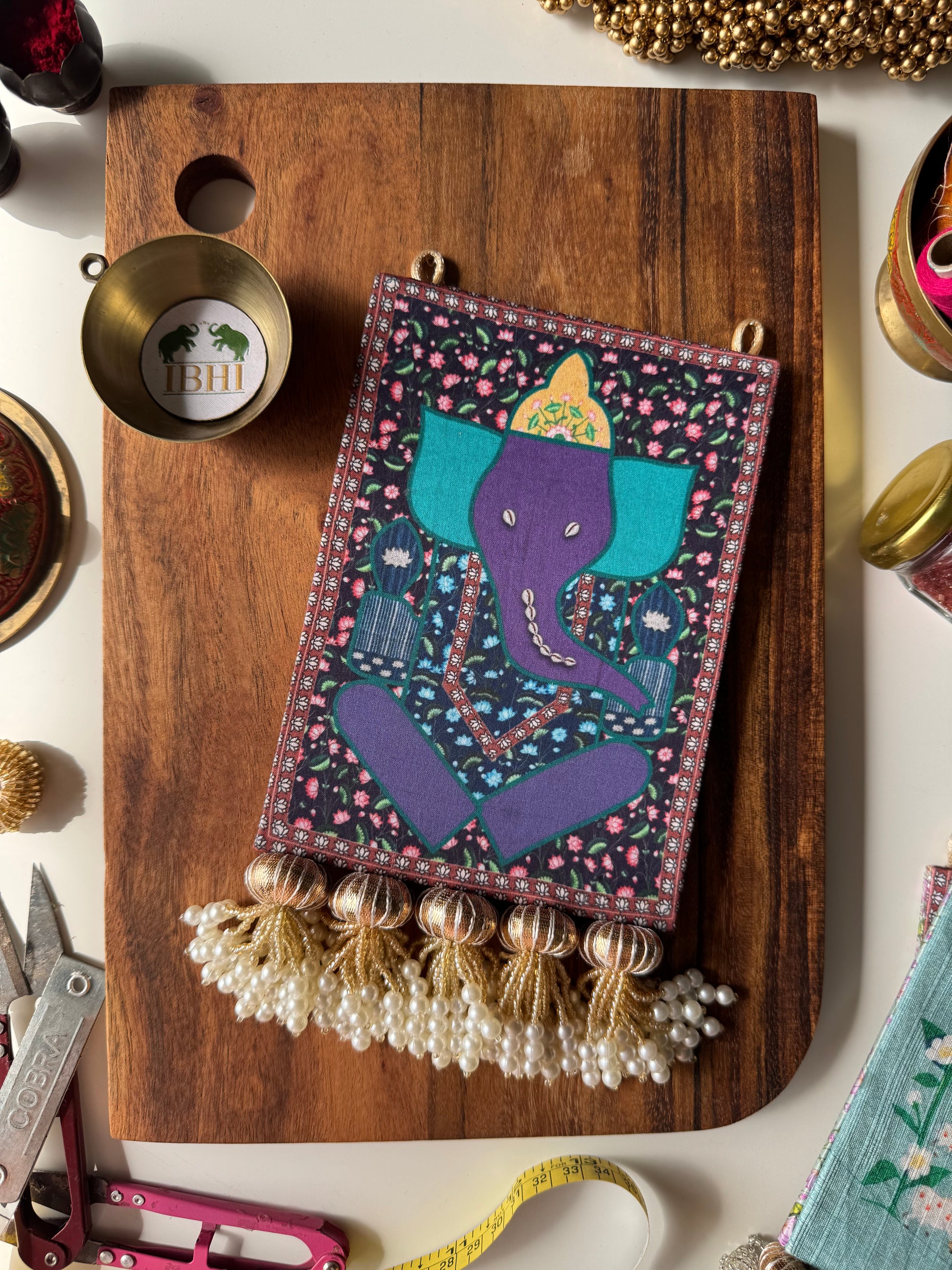 Ganesh wall decor with lotus background – Rajarajeshwara by IBHI
Handcrafted Ganesha hanging for festive and housewarming gifts
Traditional Indian wall art featuring Ganpati with lotus motif