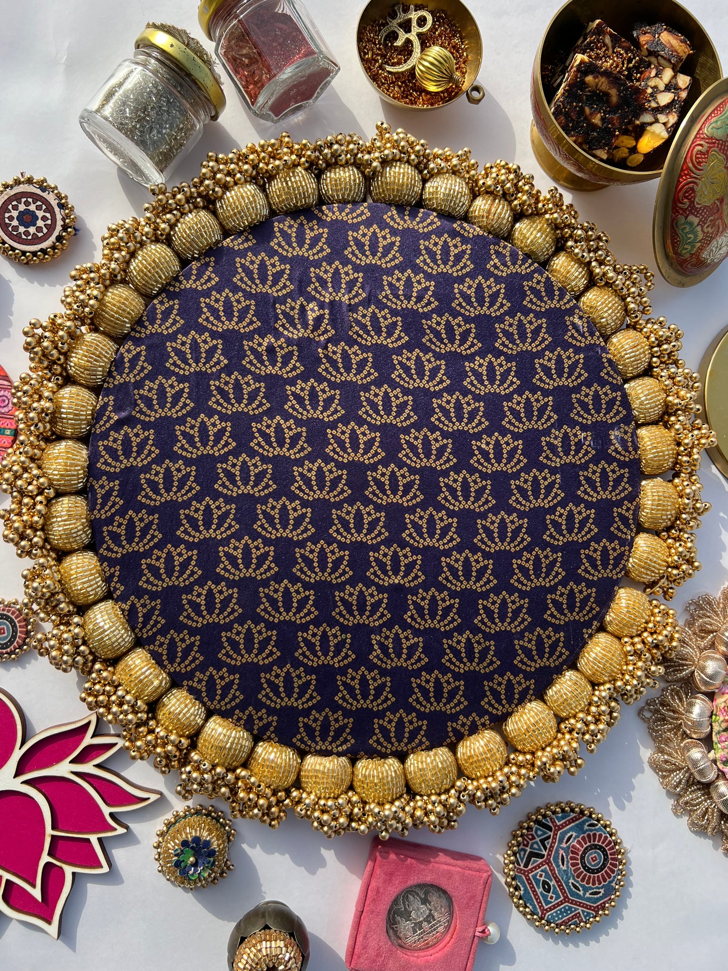 Blossom Ganesh Pallet: Solid Maroon + Kamal Bandhej