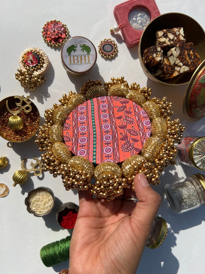 Manjari CHAAND SE SUNDAR Pallet: Solid Maroon + Pink Colloquial Divine Pichwai
