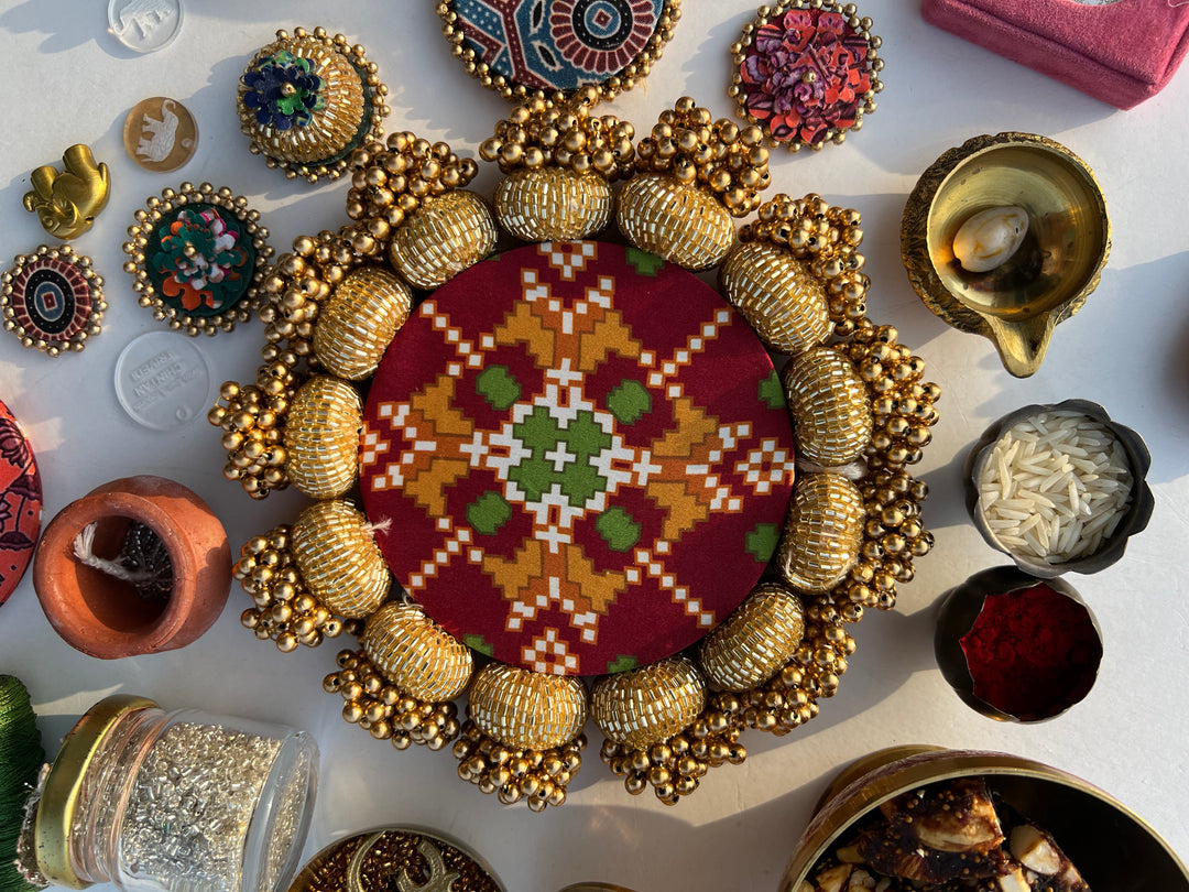 Manjari CHAAND SE SUNDAR Pallet: Solid Maroon + Pink Colloquial Divine Pichwai