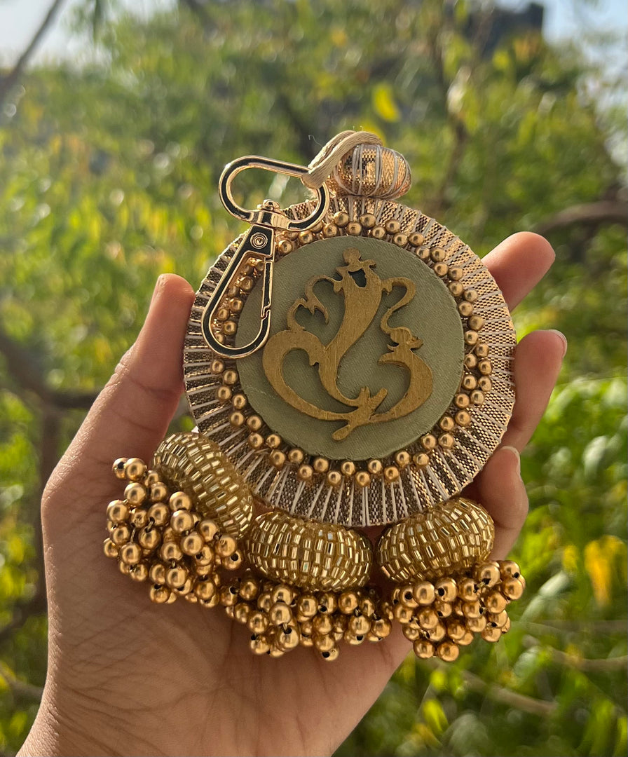 Classic Lumba Ganesh: Solid Pink + Maroon Navratna Patola