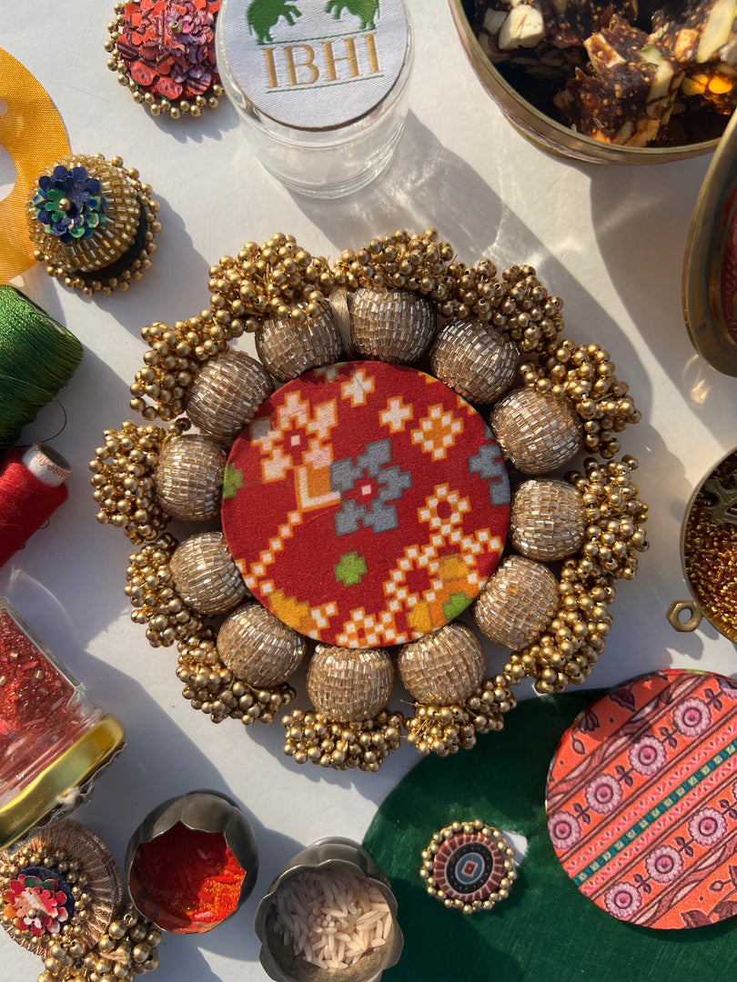 Spherical Mini Pallet: Flare Mor Bani Thangat Kare + Pastel Pistachio Inflorescence Divine Pichwai
