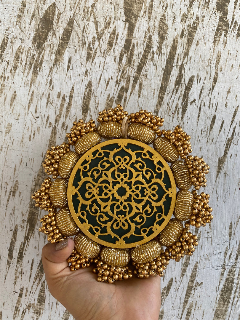 Manjari CHAAND SE SUNDAR Pallet: Solid Maroon + Pink Colloquial Divine Pichwai