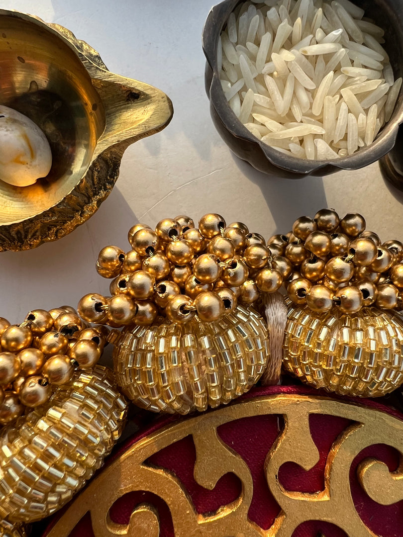 Manjari CHAAND SE SUNDAR Pallet: Solid Maroon + Pink Colloquial Divine Pichwai
