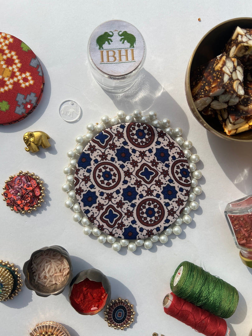 Pearl Beaded Pallet: Idiosyncratic Divine Pichwai