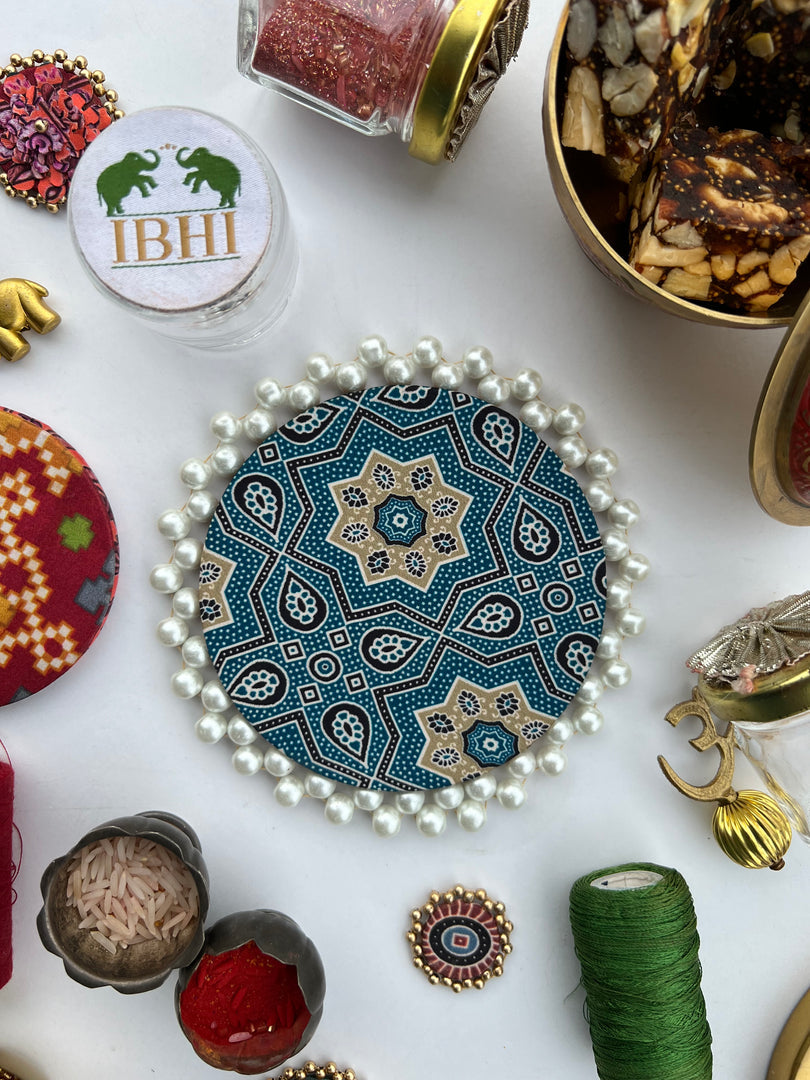 Pearl Beaded Pallet: Idiosyncratic Divine Pichwai