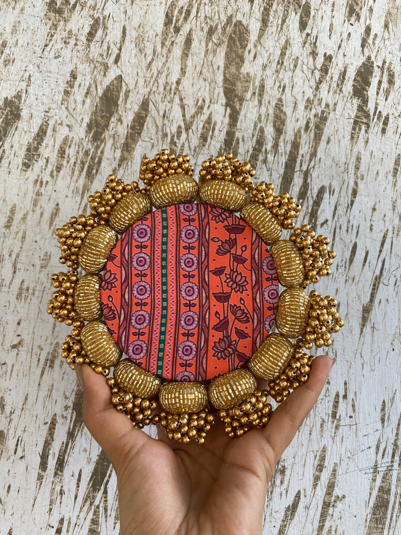 Manjari CHAAND SE SUNDAR Pallet: Solid Maroon + Pink Colloquial Divine Pichwai