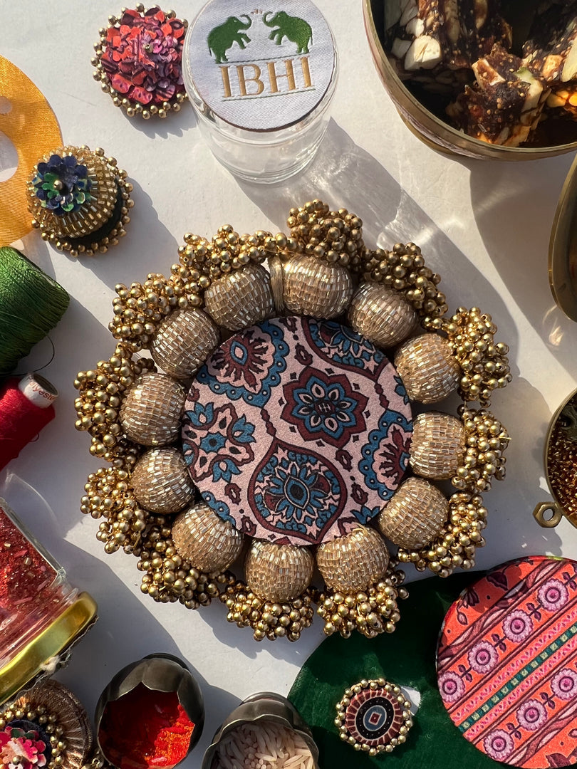 Spherical Mini Pallet: Flare Mor Bani Thangat Kare + Pastel Pistachio Inflorescence Divine Pichwai