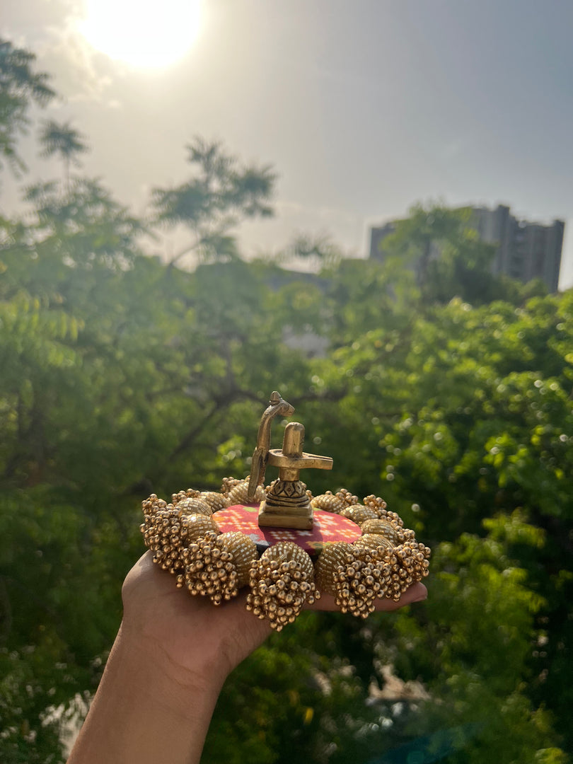 Spherical Mini Pallet: Flare Mor Bani Thangat Kare + Pastel Pistachio Inflorescence Divine Pichwai