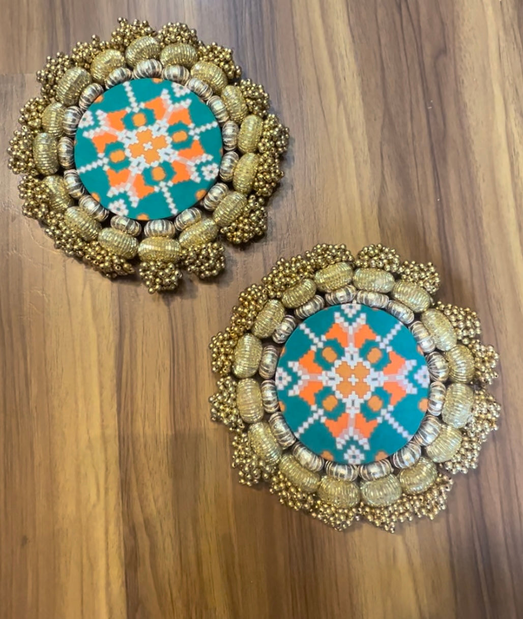 Mini Chaandbali Ik Onkar Pallet: Solid Maroon + Bottle Green Navratna Patola