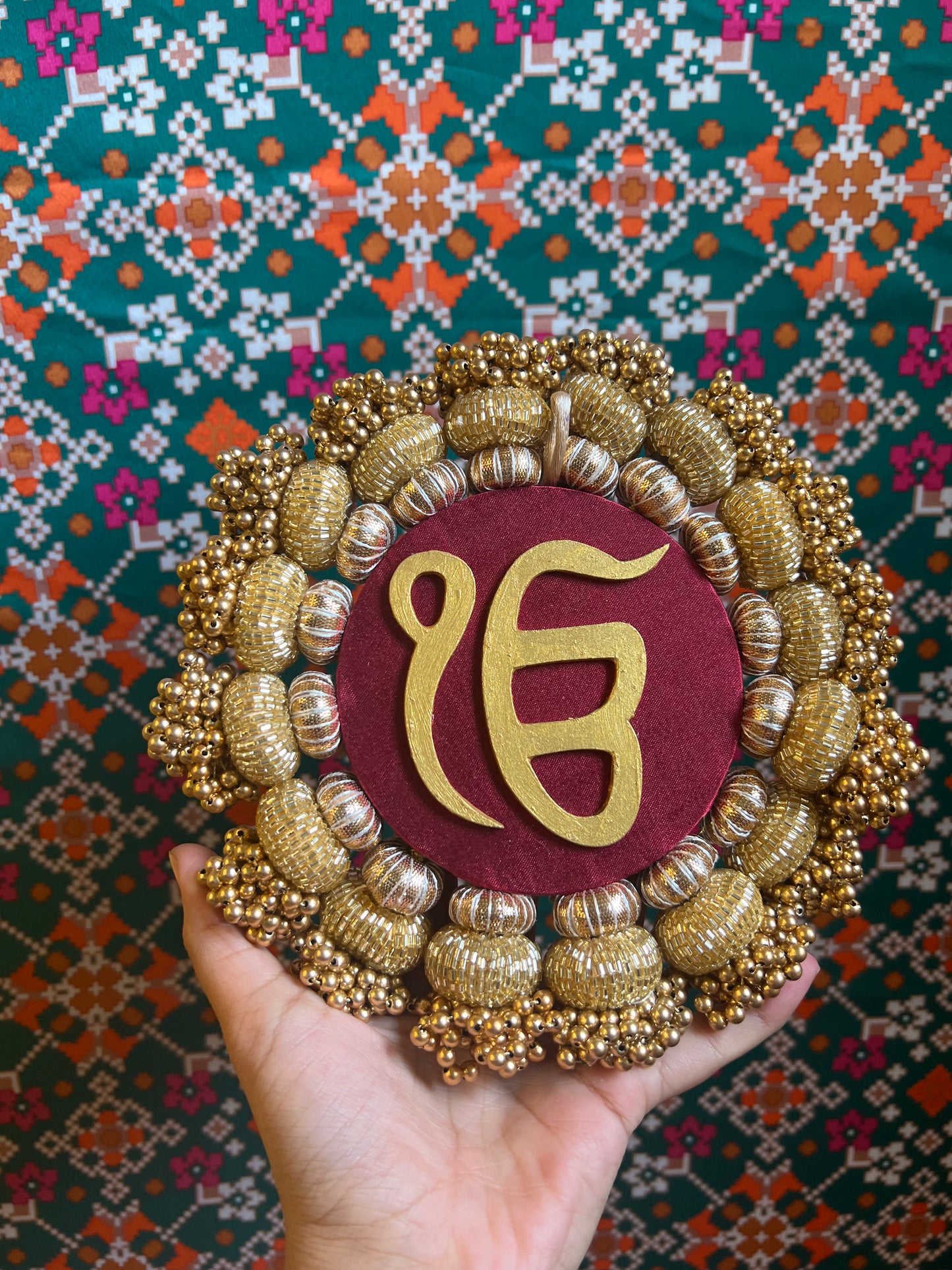 Mini Chaandbali Ik Onkar Pallet: Solid Maroon + Bottle Green Navratna Patola
