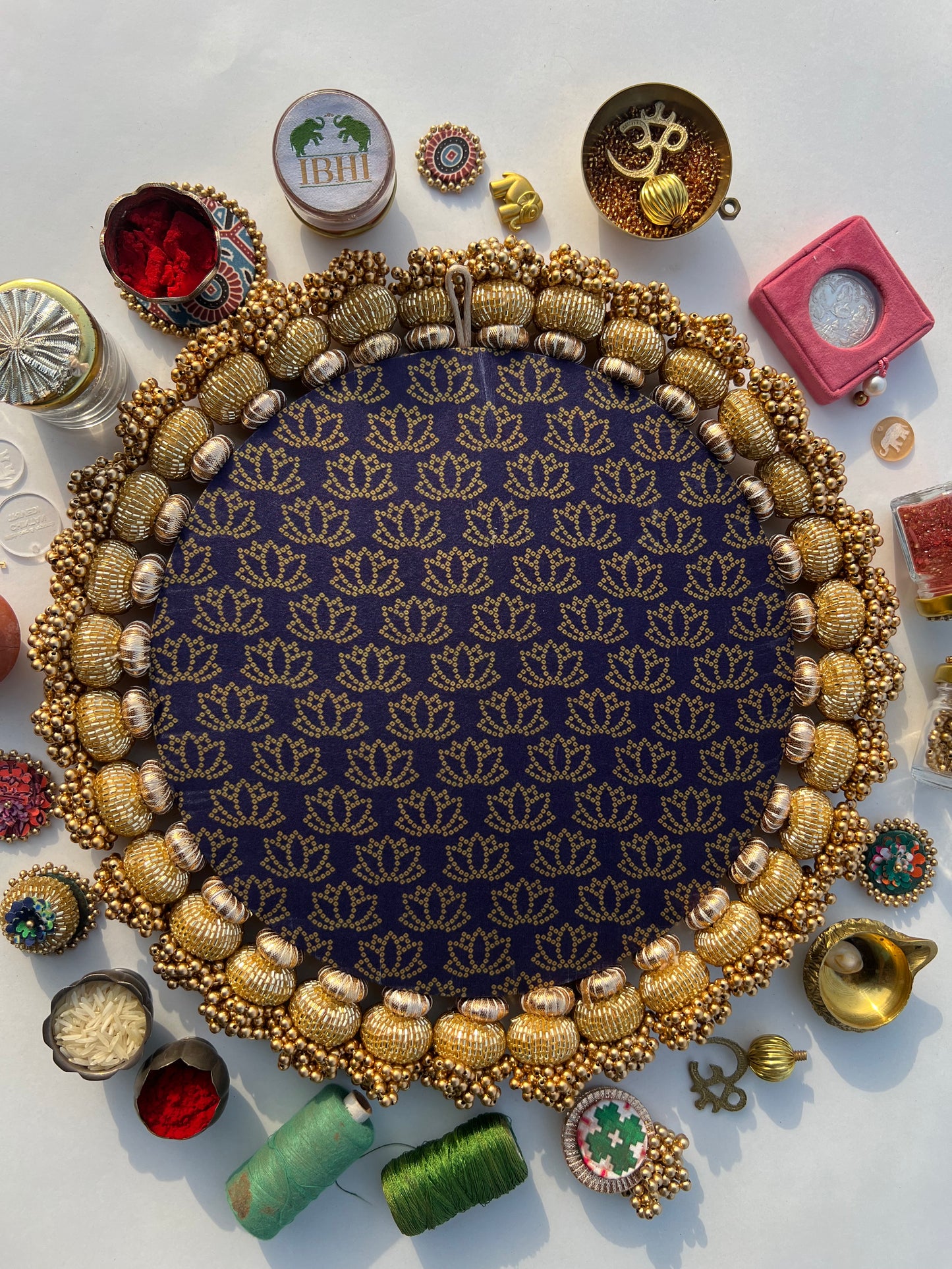 Chaandbali Ganesh Medley: Vermillion Pichwai + Kamal Bandhej