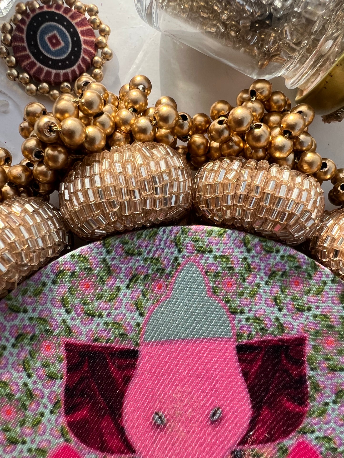 Mini Pichwai Ganesh Medley: Rosie Rani Bandhej