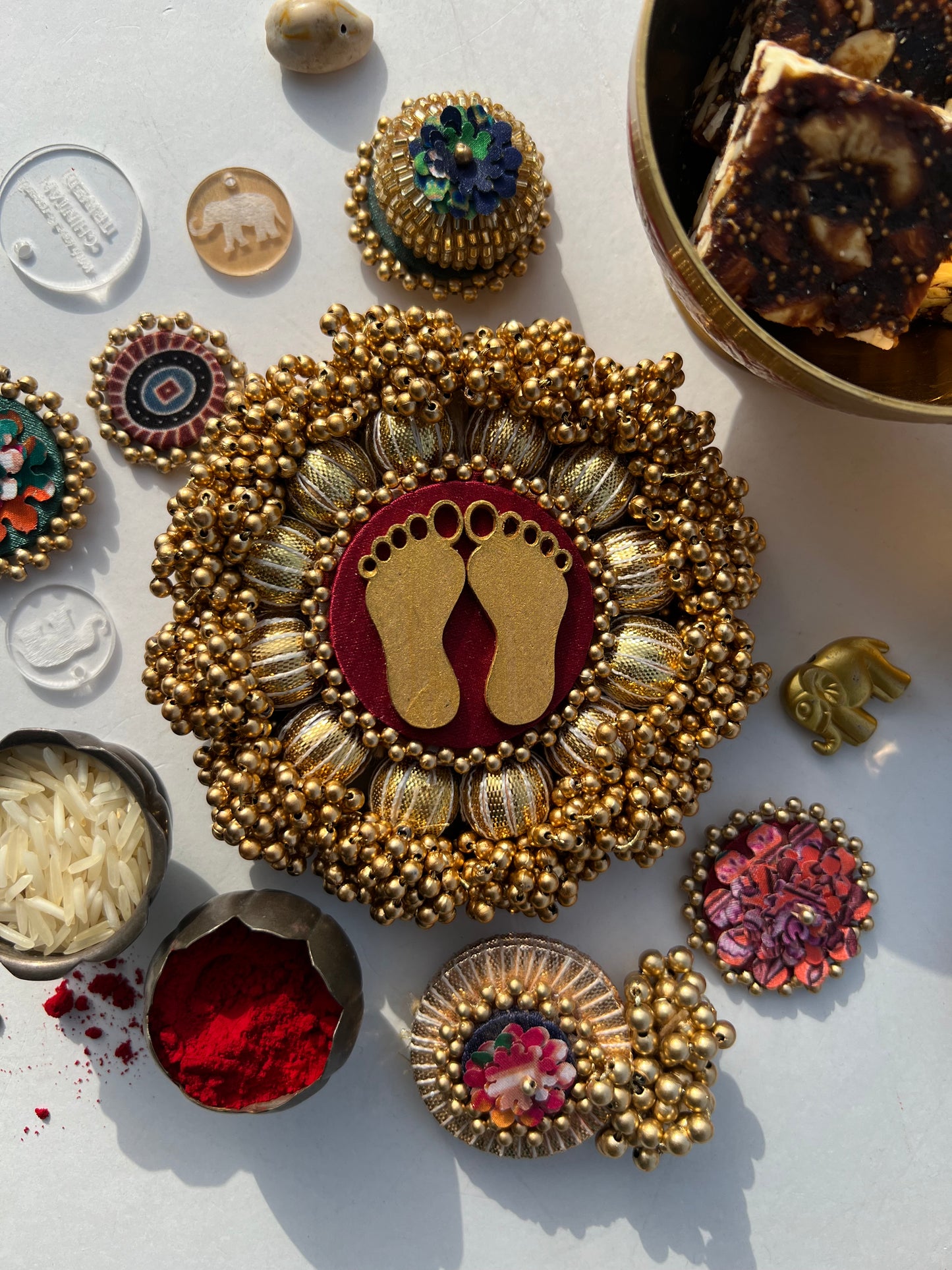 Lakshmi Pagla Mini Pallet + Hanging: Solid Maroon + Maroon Navratna Patola