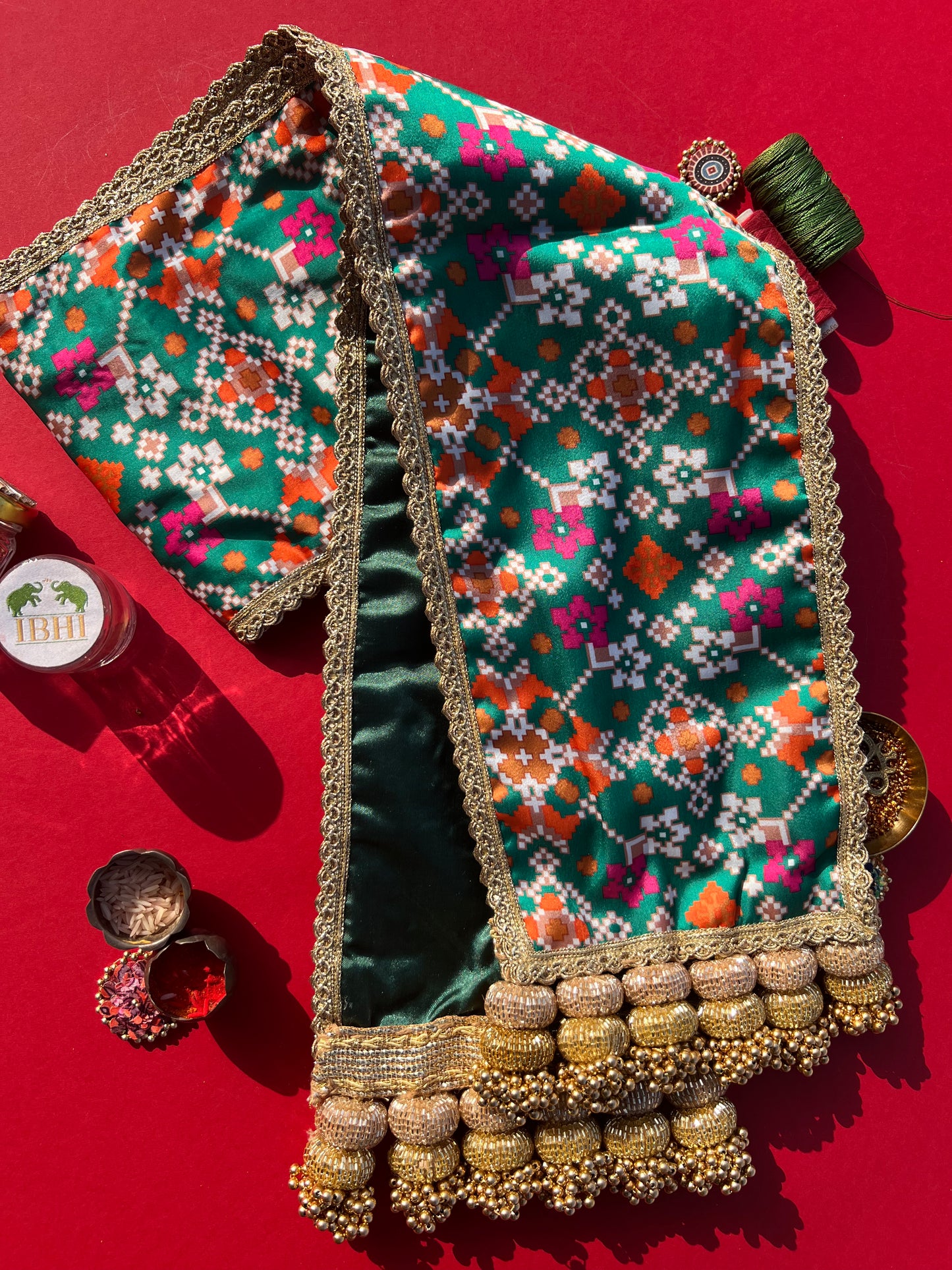 KHES: Panna Hara Navratna Patola + Solid Green