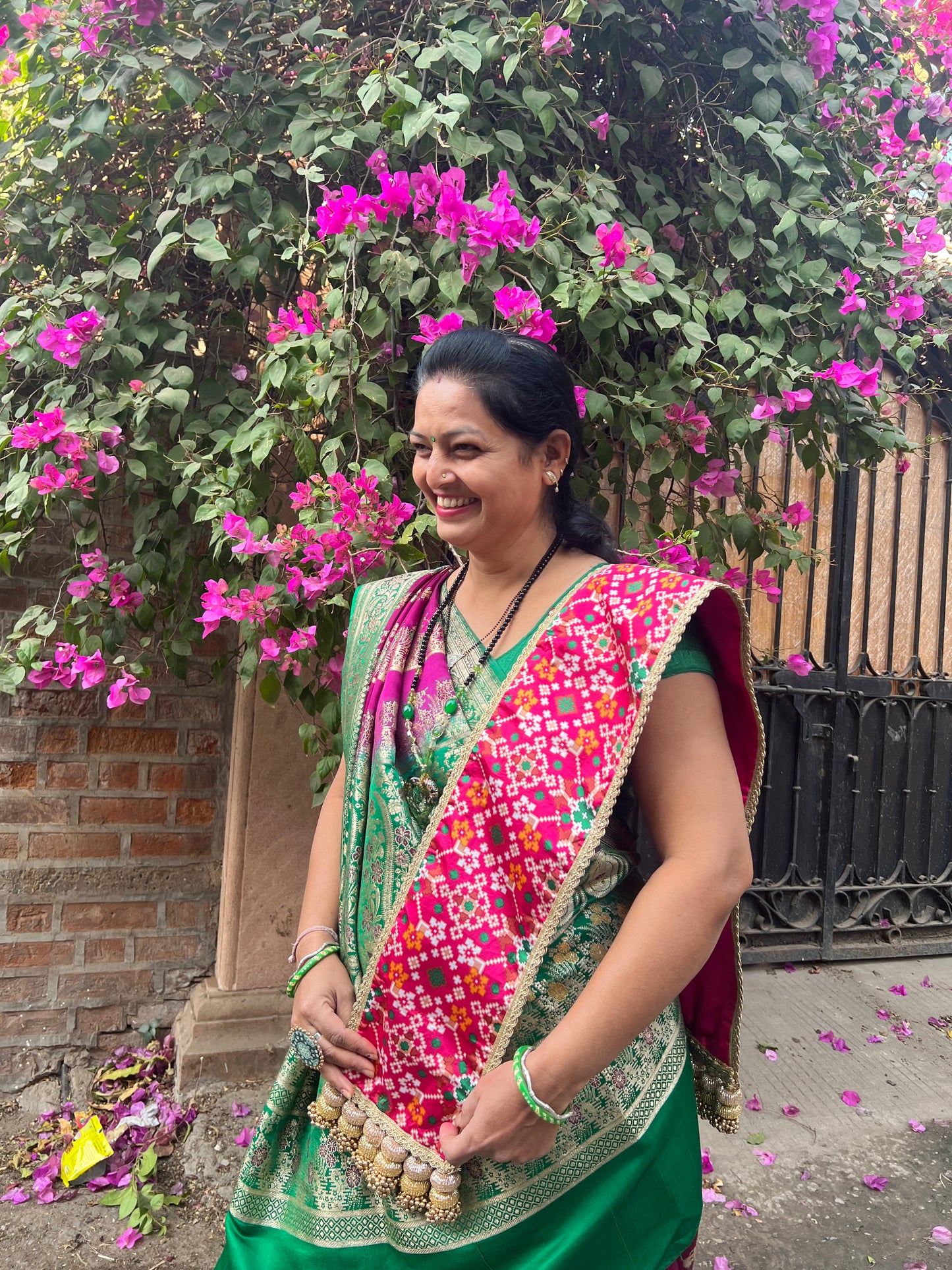 KHES: Gulaabi Navratna Patola + Solid Pink