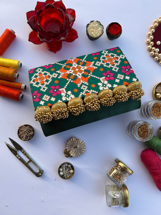 Panna Hara Navratna Patola Clutch