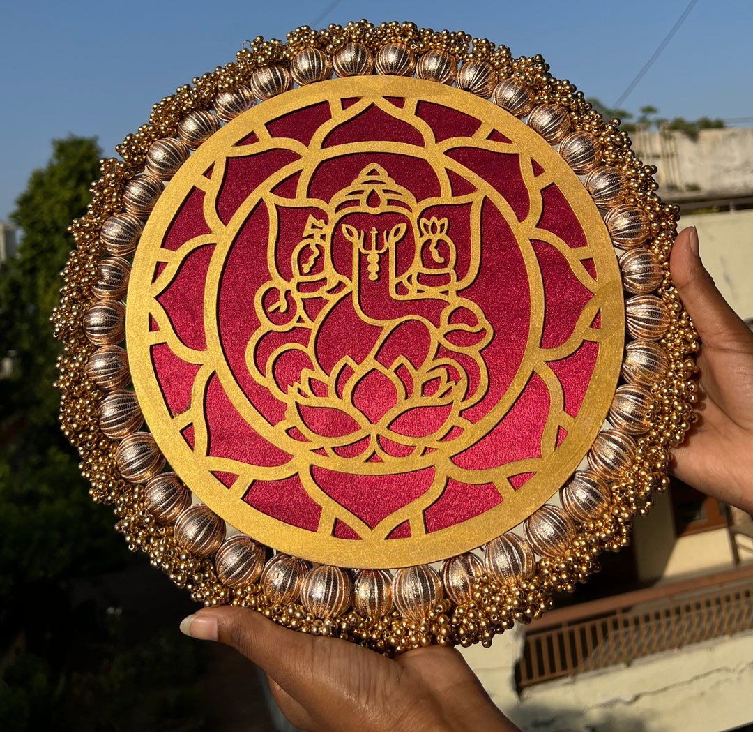 Aakarshan Ganesh Pallet: Solid Maroon + Vermillion Congruous Divine Pichwai (12 inches)