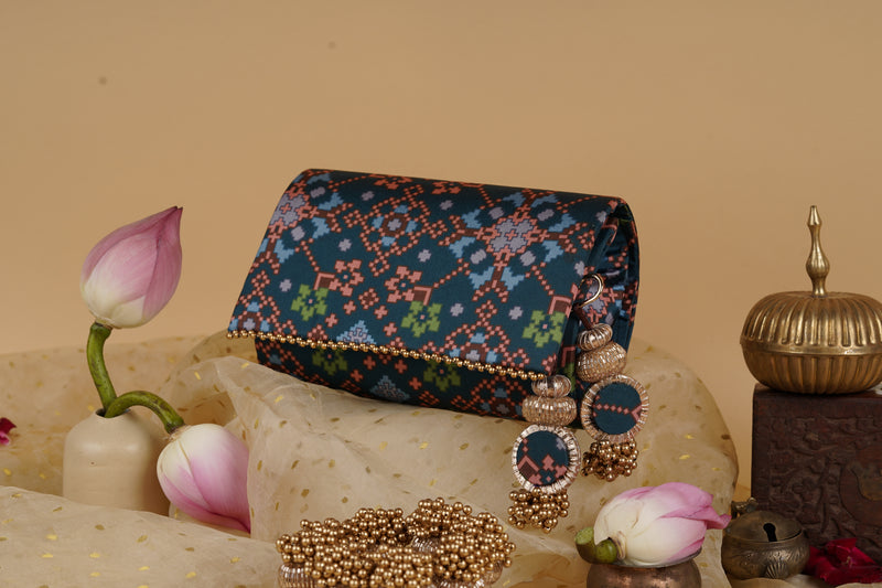 Anandit Clutch