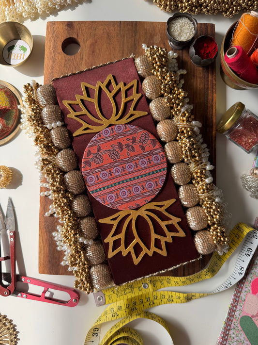 Handcrafted MandirVedi sinhasan-style pallet for idols by IBHI

