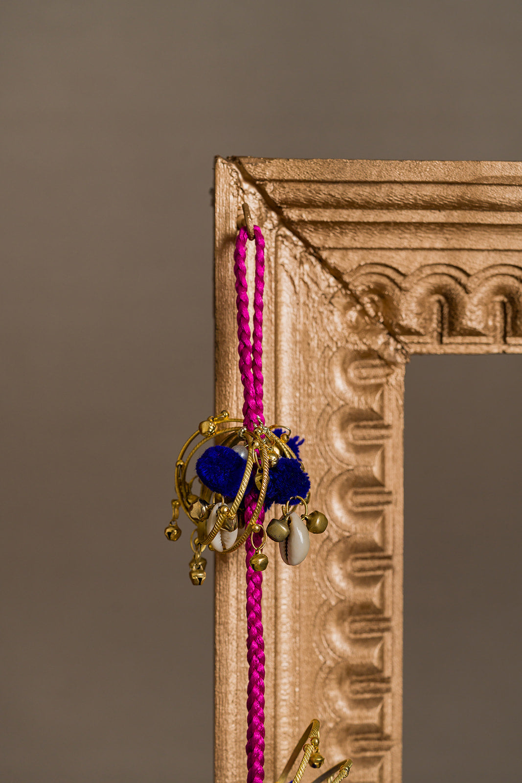 Kangan Jhilmil Hanging