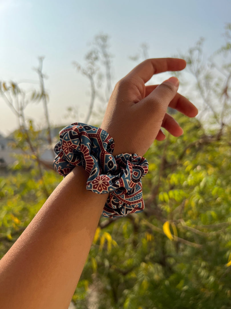 Octagonal Blossom Intense Ajrakh Scrunchie