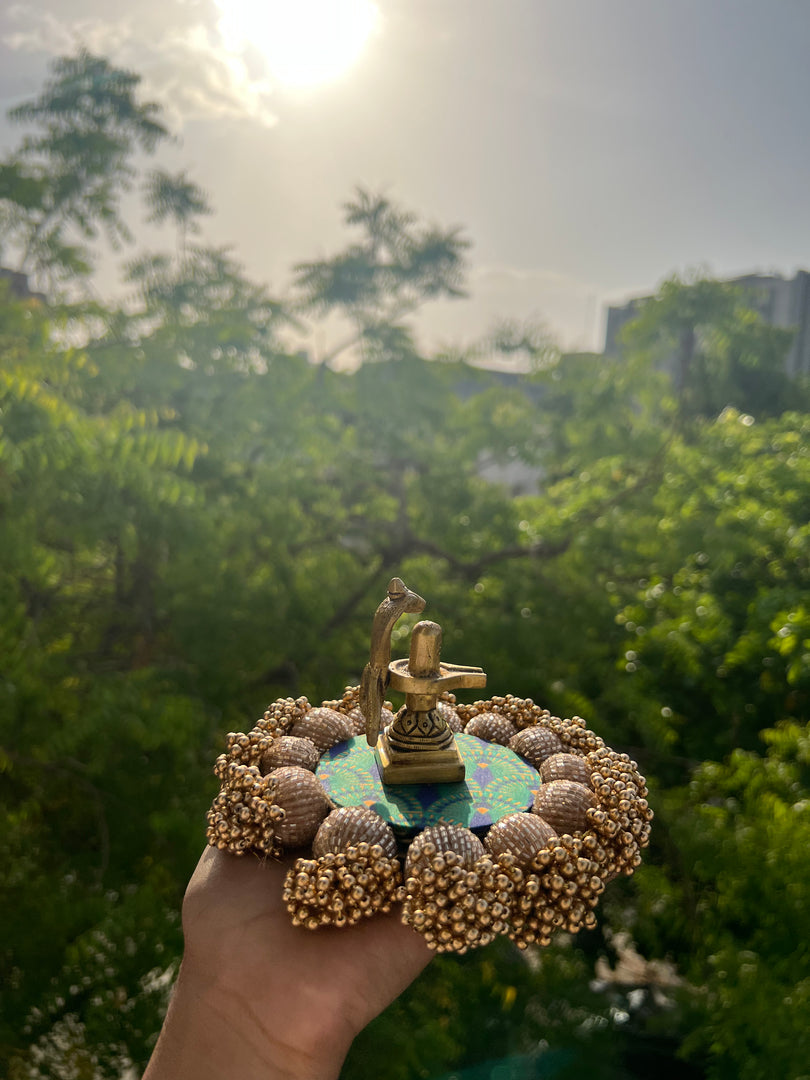 Spherical Mini Pallet: Quill Mor Bani Thangat Kare + Bottle Green Navratna Patola