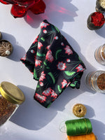 Load image into Gallery viewer, Inflorescence Divine Pichwai Pocket Square + Ring
