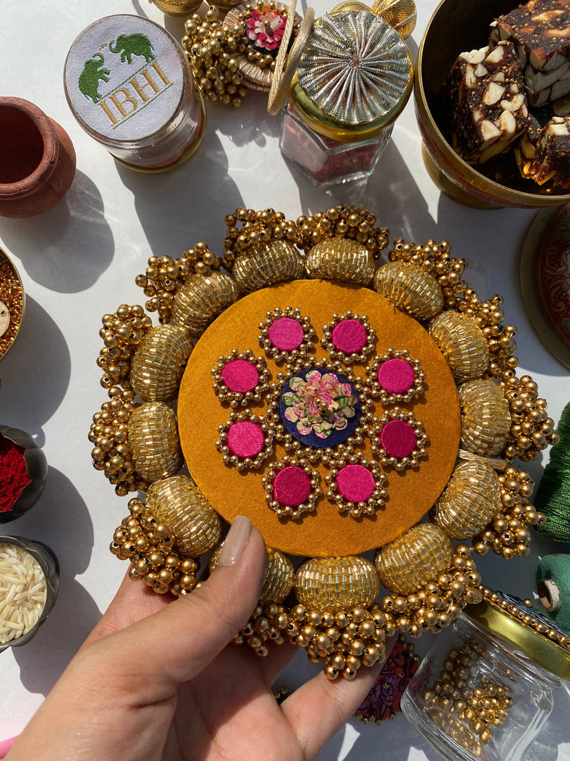 Mandala DIVA DIYA Pallet: Solid Vermillion + Vermillion Congruous Divine Pichwai