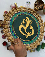 Load image into Gallery viewer, Ganesh Motif Pallet + Hanging: Kamal Bandhej + Bottle Green Navratna Patola
