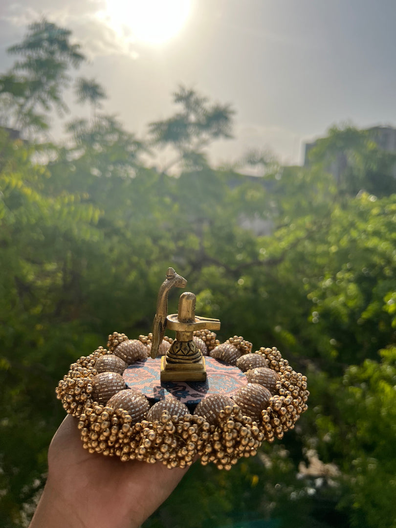 Spherical Mini Pallet: Flare Mor Bani Thangat Kare + Pastel Pistachio Inflorescence Divine Pichwai
