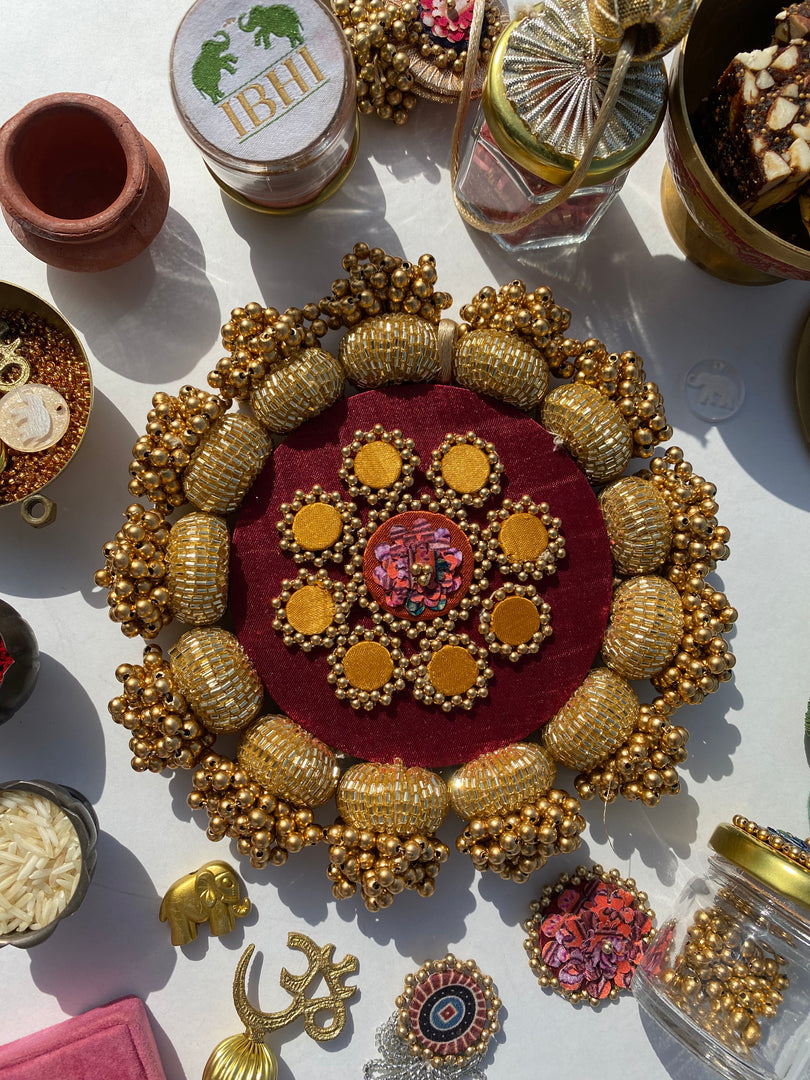 Mandala DIVA DIYA Pallet: Solid Vermillion + Vermillion Congruous Divine Pichwai