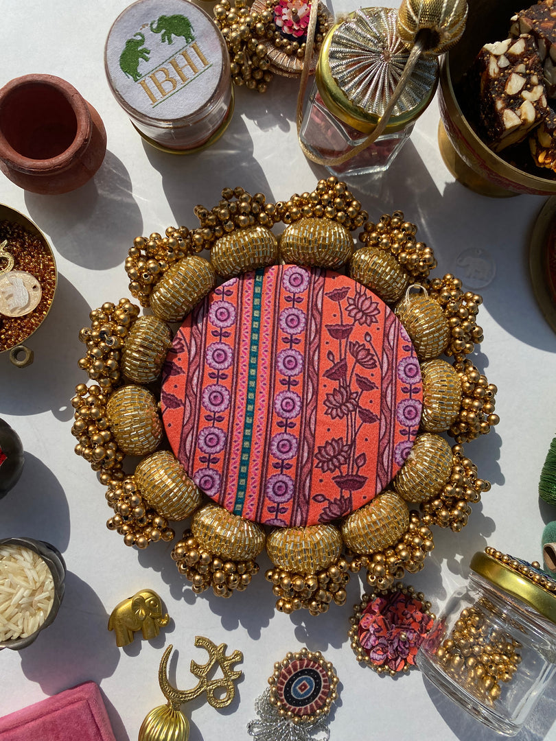 Mandala DIVA DIYA Pallet: Solid Vermillion + Vermillion Congruous Divine Pichwai