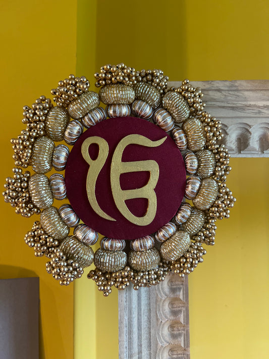 Mini Chaandbali Ik Onkar Pallet: Solid Maroon + Bottle Green Navratna Patola