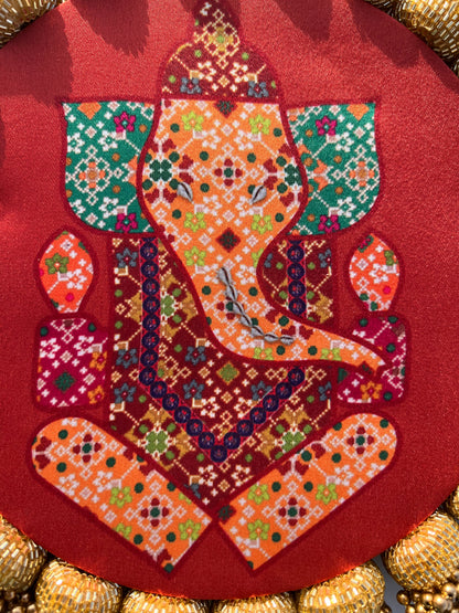 Micro Ganesh Medley: Solid Vermillion + Bottle Green Navratna Patola