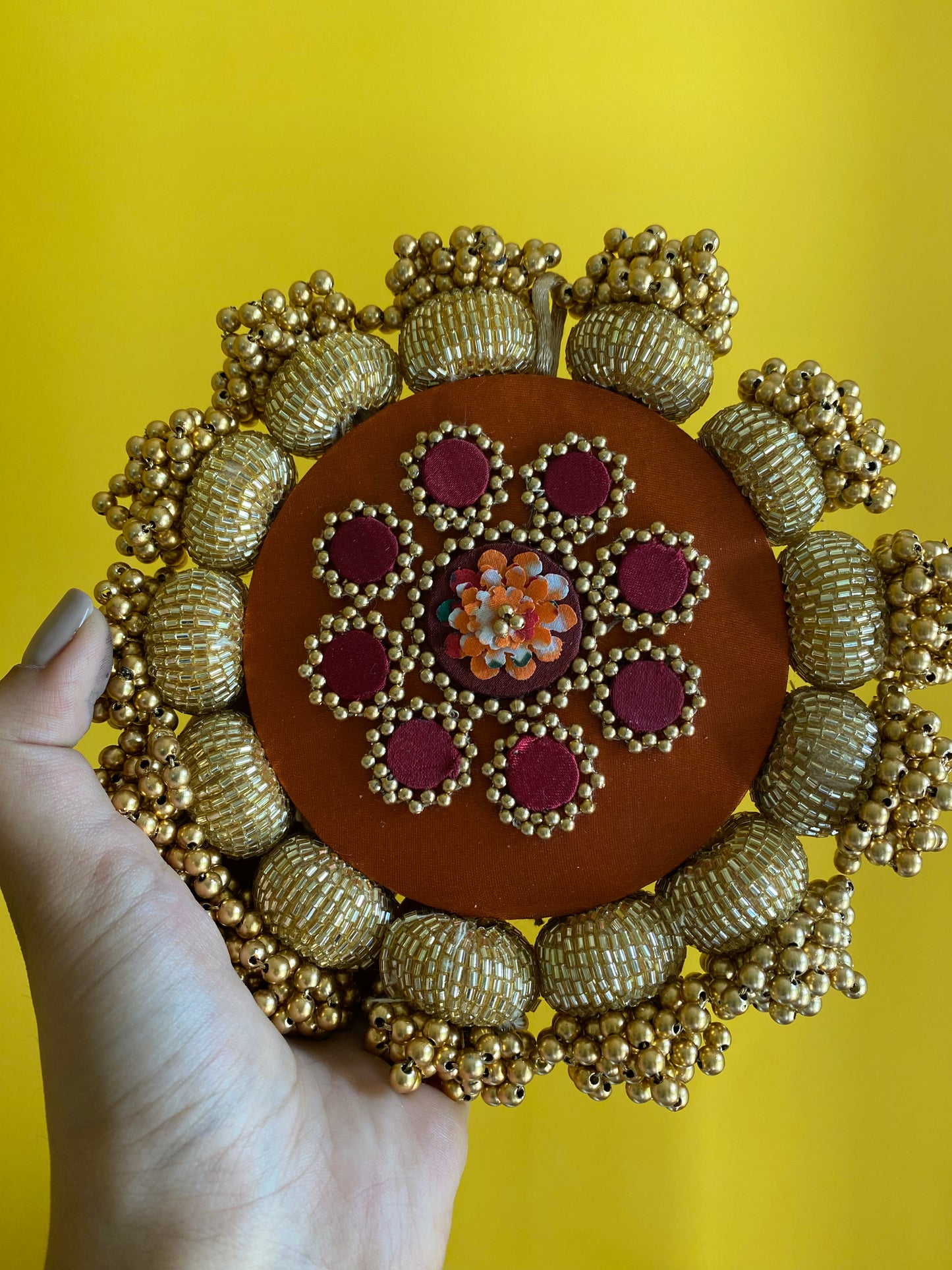 Mandala DIVA DIYA Pallet: Solid Vermillion + Vermillion Congruous Divine Pichwai