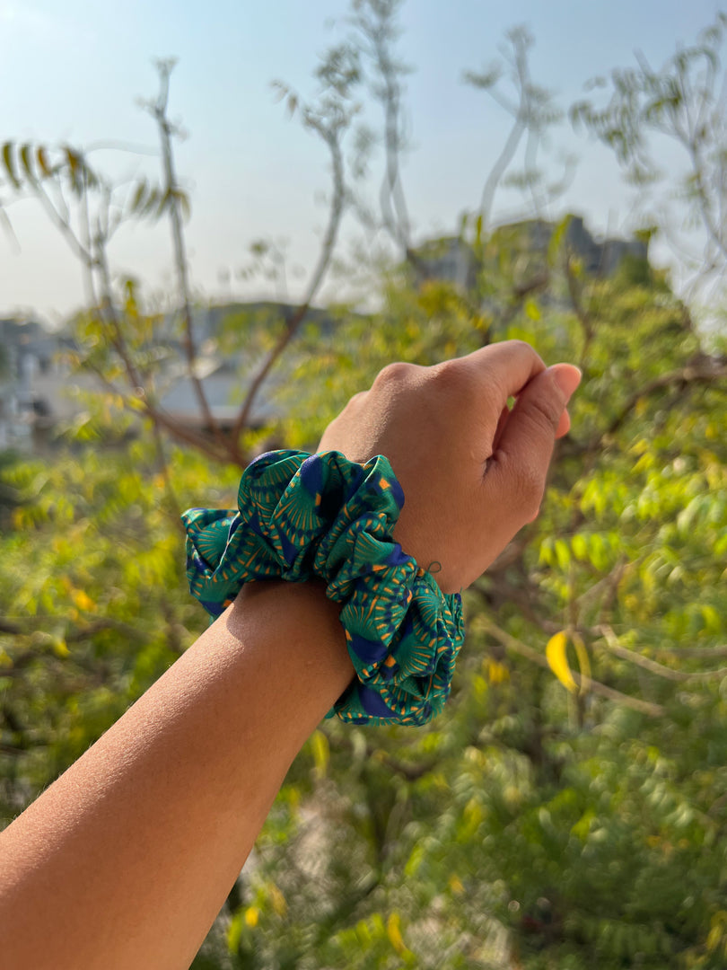 Harmony Mor Bani Thangat Kare Scrunchie