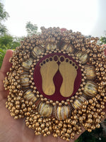 Load image into Gallery viewer, Lakshmi Pagla Mini Pallet + Hanging: Solid Maroon + Maroon Navratna Patola