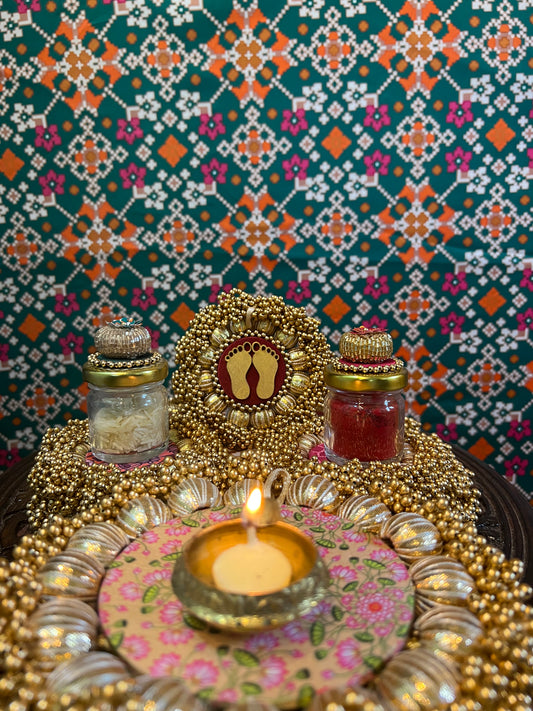 Lakshmi Pagla Mini Pallet + Hanging: Solid Maroon + Maroon Navratna Patola