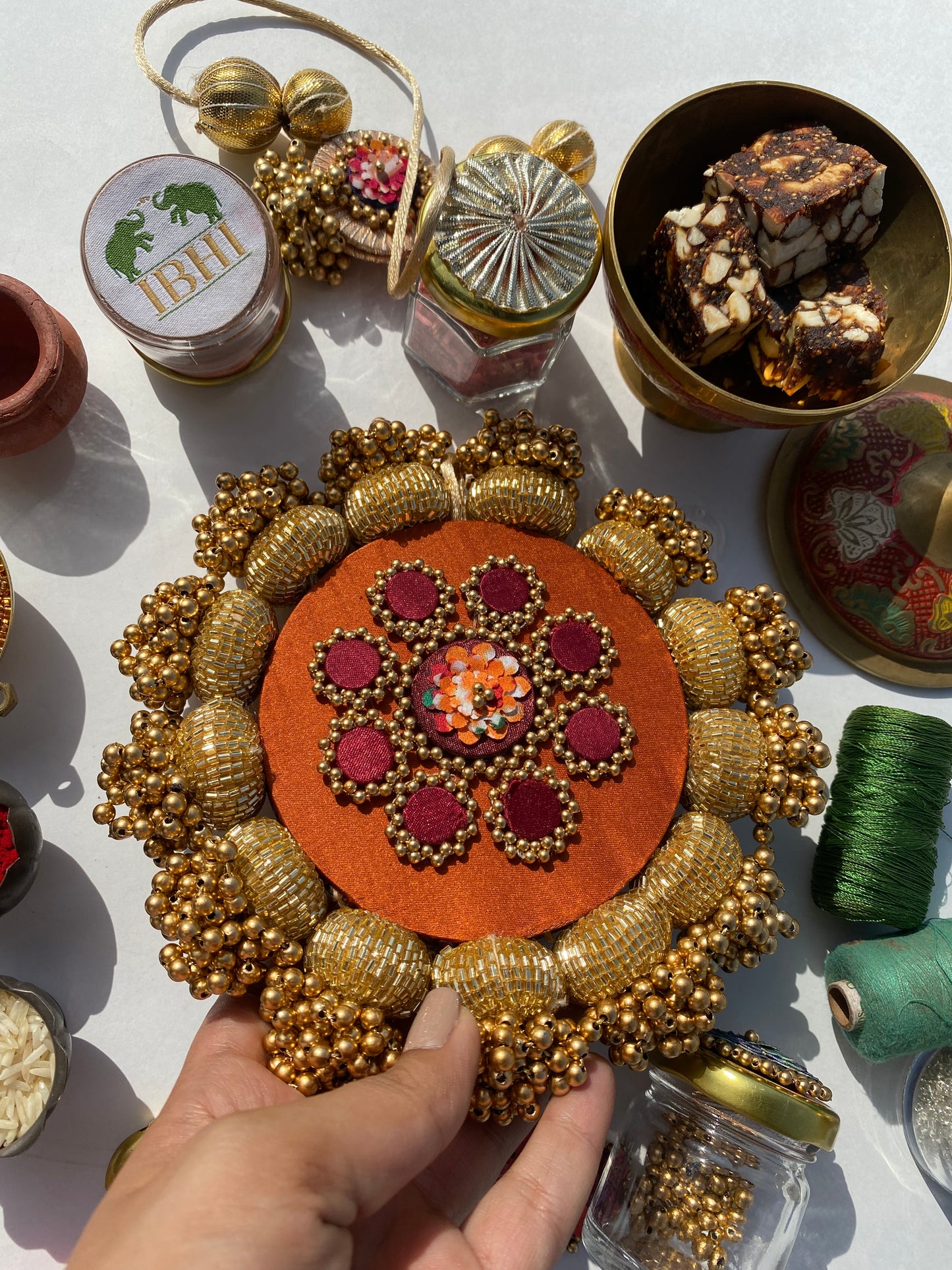 Mandala DIVA DIYA Pallet: Solid Vermillion + Vermillion Congruous Divine Pichwai