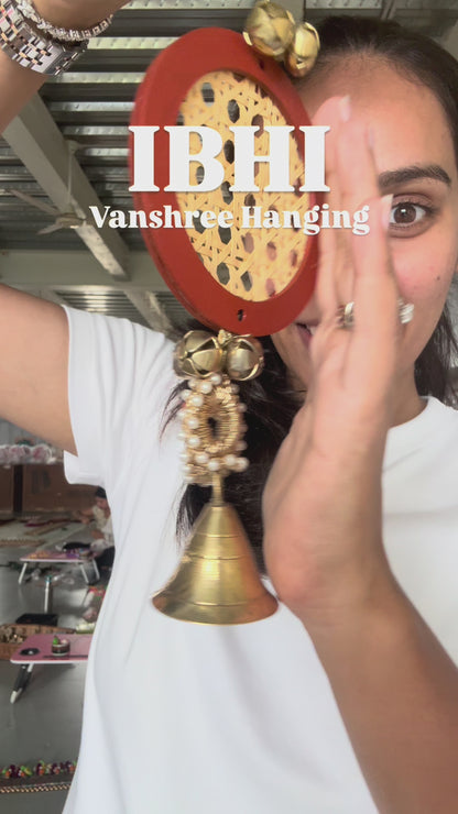 Vanshree Hanging