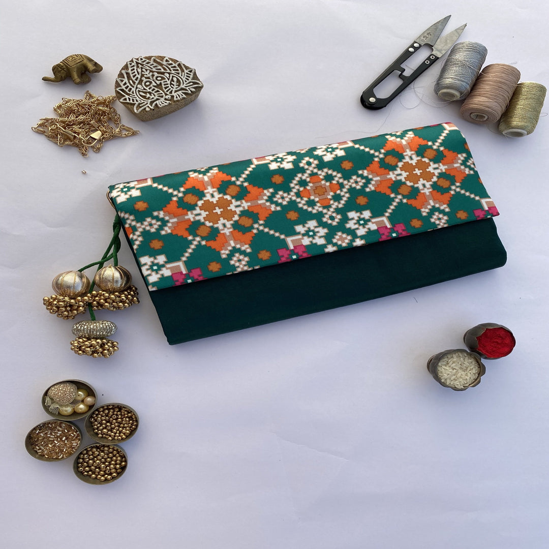 Bottle Green Navratna Patola X Solid Silk Encase Clutch - IBHI