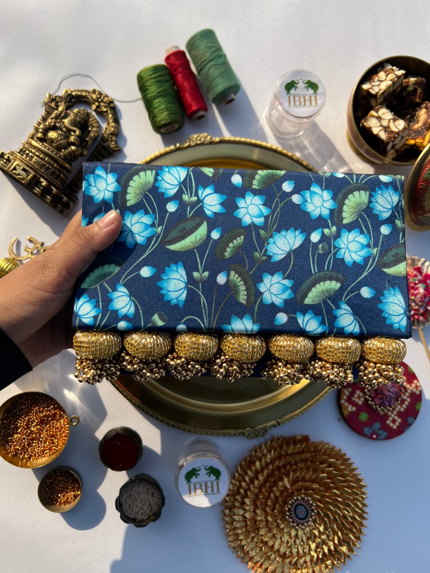 Neela Kamal Clutch