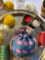 Load image into Gallery viewer, Idiosyncratic Divine Pichwai Little Potli- शगुन wali